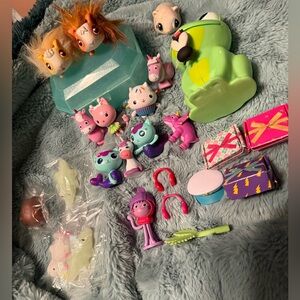 Little Live Pets Guinea Pigs & Gabby’s Dollhouse Figure Bundle